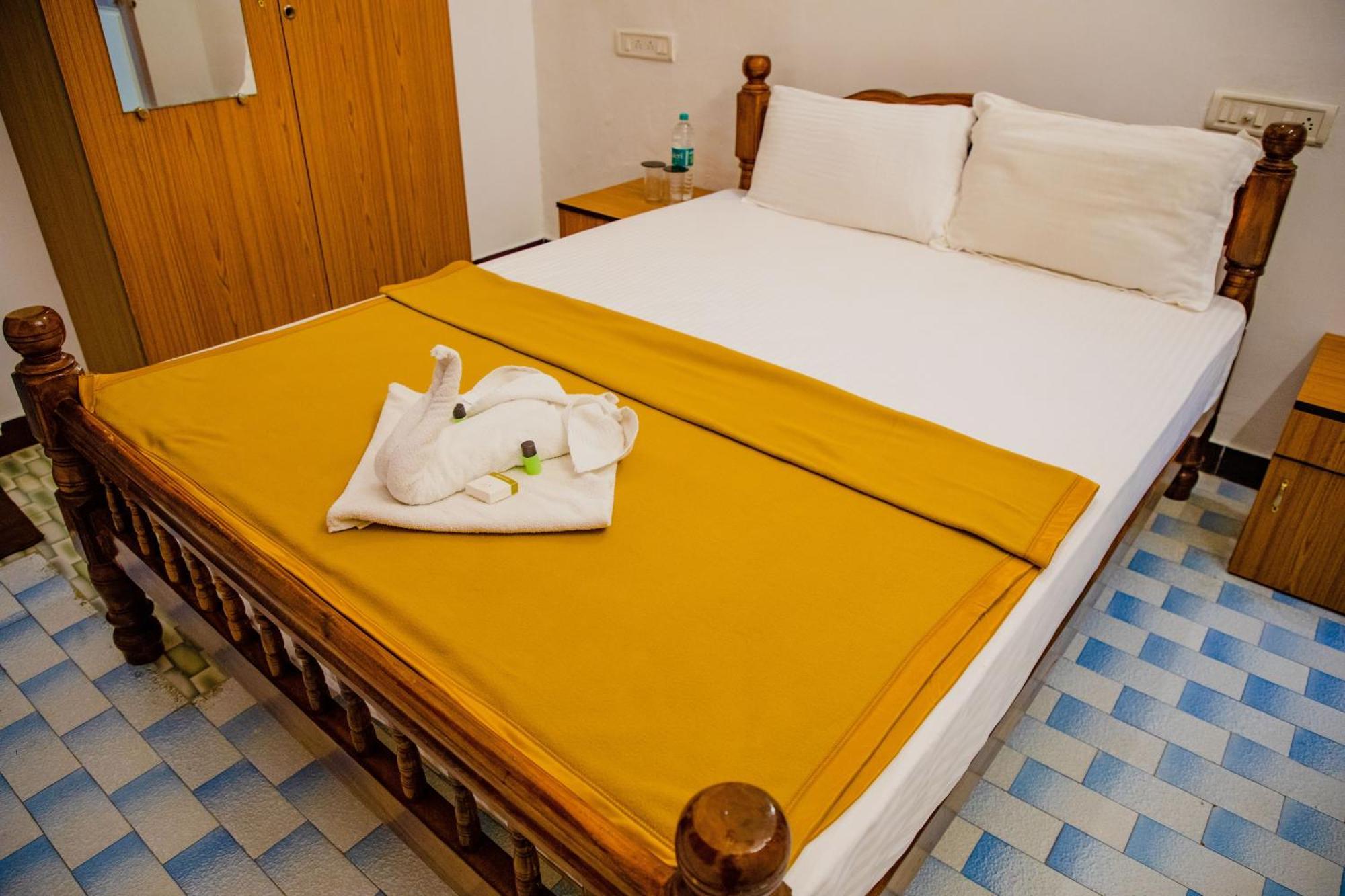 Maison Blanche Near Rock Beach Otel Pondicherry Dış mekan fotoğraf