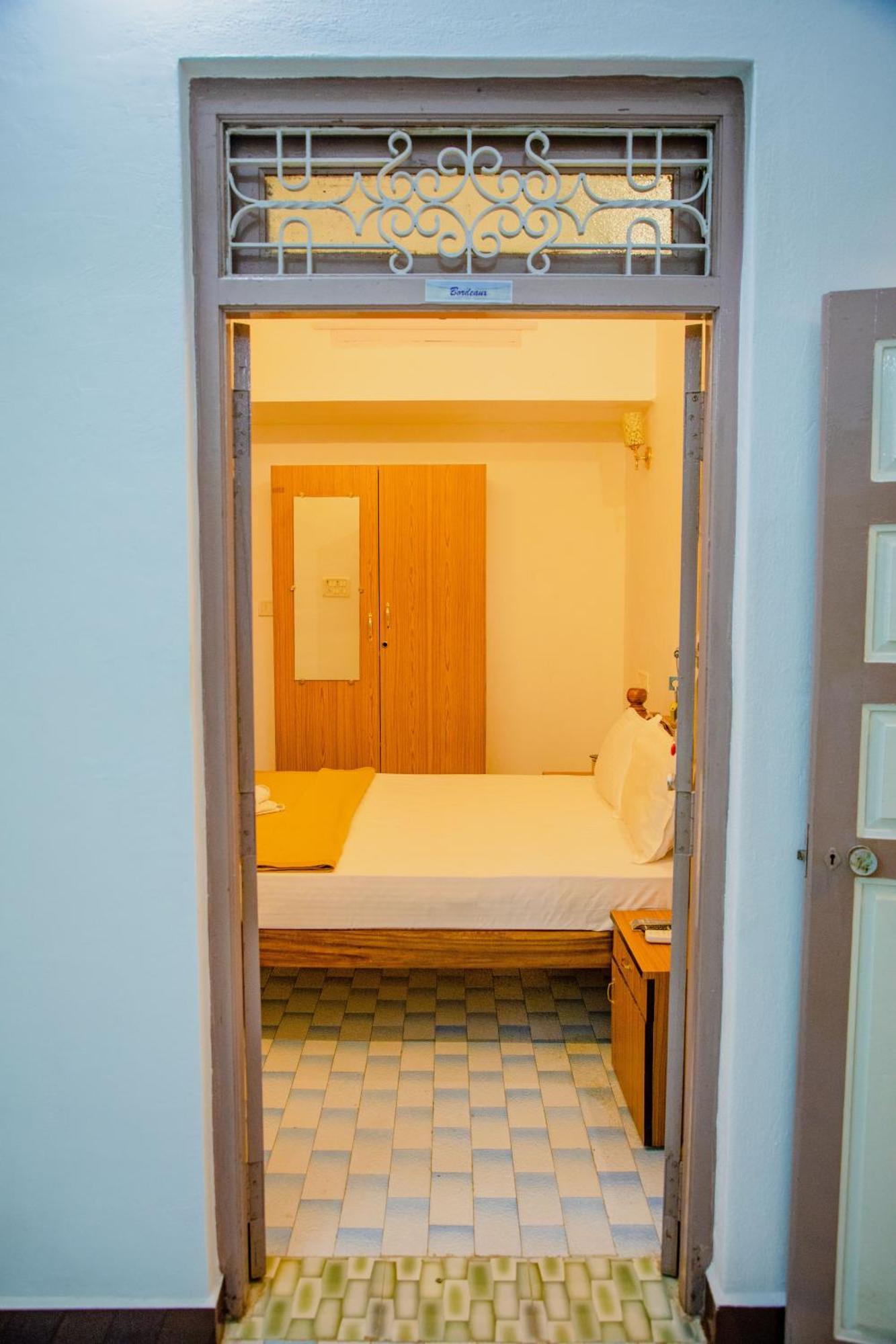 Maison Blanche Near Rock Beach Otel Pondicherry Dış mekan fotoğraf