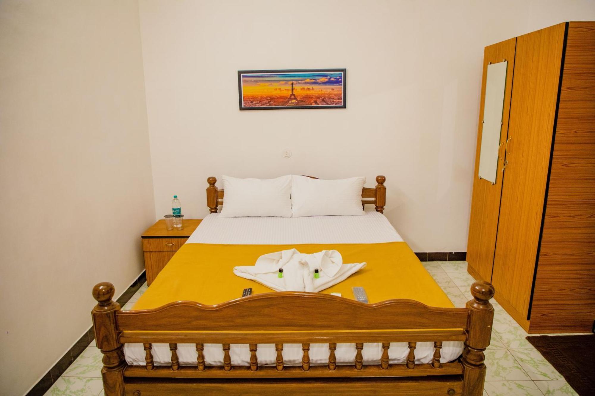 Maison Blanche Near Rock Beach Otel Pondicherry Dış mekan fotoğraf