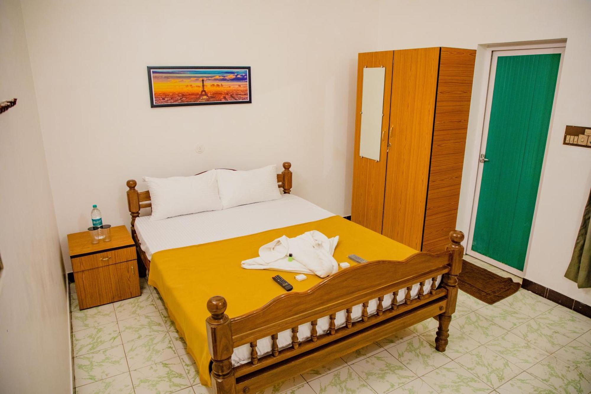 Maison Blanche Near Rock Beach Otel Pondicherry Dış mekan fotoğraf