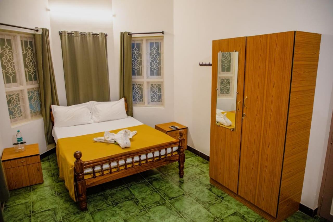 Maison Blanche Near Rock Beach Otel Pondicherry Dış mekan fotoğraf